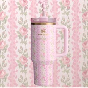 🌸 Brand New in Box

🌸Limited Addition
🌸Stanley x LoveShackFancy
🌸40 oz Tumbler